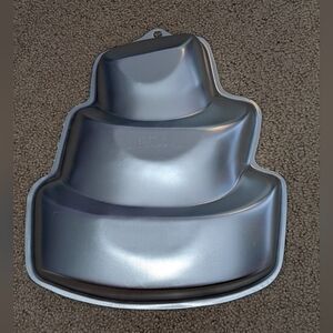 - NWOT Wilton Topsy Turvy cake pan 10 3/4” x 11 3/4”